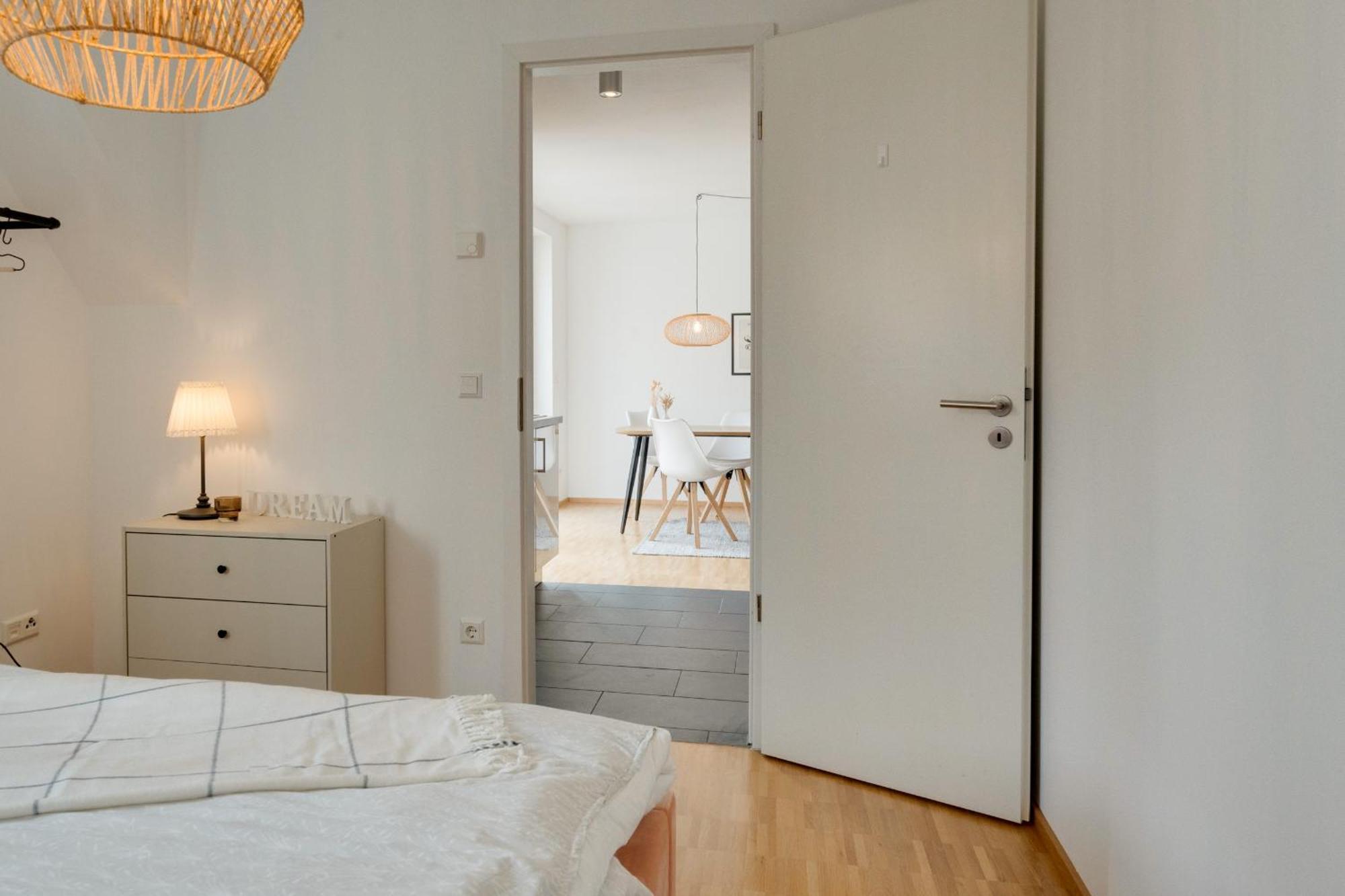 Altstadt Apartment 2 Zimmer Am Weibermarkt รอยท์ลิงเงน ภายนอก รูปภาพ
