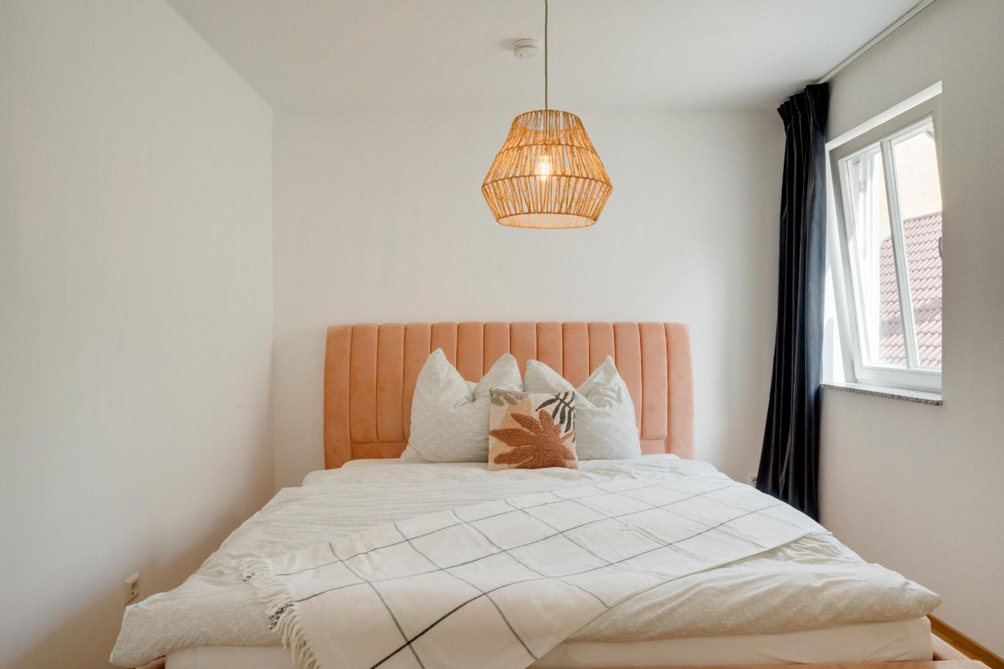 Altstadt Apartment 2 Zimmer Am Weibermarkt รอยท์ลิงเงน ภายนอก รูปภาพ